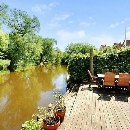 Cosy Riverside Homestay